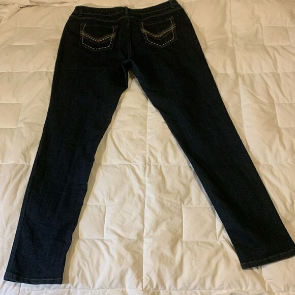 D. JEANS., New York, ladies size 12, like new, cotton/poly/spandex blend - Picture 5 of 11